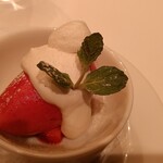 メゾン ポール・ボキューズ - 別皿のイチゴのソルベ