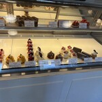 パティスリー ラブリコチエ - ショーケースにモンブランはない、モンブランは申告制