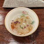 江戸心 山ぼうし - のれそれ と うるい（混ぜる前なので、うるいが見えません…）