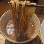 いかれたヌードル フィッシュトンズ - 麺リフト
