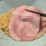 いかれたヌードル フィッシュトンズ - 贅豚バラ肉