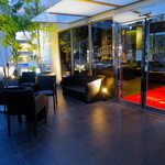 鉄板DINING集 - オープンテラスのような2階店舗入口