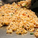 鉄板DINING集 - ガーリックライス調理中