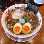 かもめ食堂 - かもめラーメン味玉のせ・醤油味。950円。