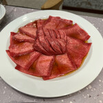 焼肉エクボ - 生のタンが名物です