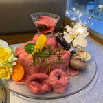 焼肉エクボ - 花火も付けてくれるおタンケーキ