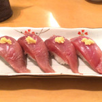 廻鮮寿司 塩釜港 - サービスの鰹握り（H26.7）