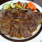 ロッジホットタイム - 米沢牛のステーキをカットして