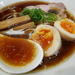 Japanese Soba Noodles 蔦 - トリュフオイル浮かぶスープと味玉