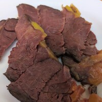 カフェトスカ - ジューシーに焼き上げたローストビーフ