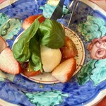 ピッツェリア・ダ・チールッツォ - イチゴ、モッツァレラ、トマトのサラダ