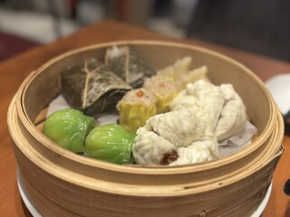 神戸南京町で小籠包！食べ歩き・イートインできる名店14選 [食べログ
