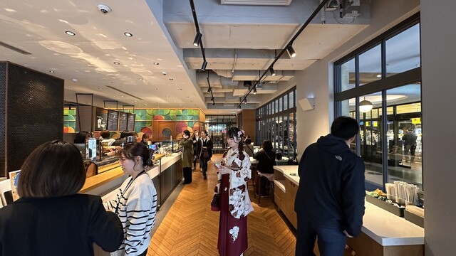 STARBUCKS COFFEE Minami Aoyama 2 Chome Ten - Gaiemmae/Cafe | Tabelog