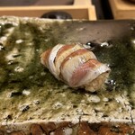 鮨桂太 - 鰯、表面に4枚、内側に1枚、たくみの技です。