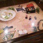 サンアロハ - コレクションテーブルになってます