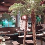 サンアロハ - 店内はハワイムードたっぷり