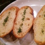 サンアロハ - ガーリックトースト2本240円