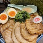 麺屋 武士道 - 蓮華もあり。