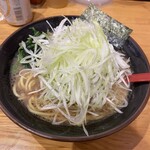 黒田屋 - ラーメン　850円+白ネギ　180円