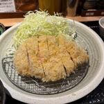 とんかつわか葉　 - トンカツは低温でじっくり揚げられてるんで衣は白く独特の色をしてました。