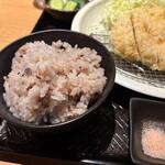 とんかつわか葉　 - 定食のご飯は雑穀米か白米が選べたんで雑穀米を私は選んでみました。
