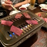 かなめ - 三角バラ 時価1800円也
            
            塩で頂く焼肉。
            程よい塩味と、歯ごたえ良しのお肉、そして噛んだとこからとろける( ›◡ु‹ )
            
            どのお肉もおいしく頂きました！！
            
            孤独のグルメ風なお店の感じで楽しんできました☆