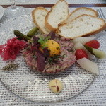 ビストロ ダイア - 北海道産鴨のタルタルステーキ。アニスのアクセントが素敵です。