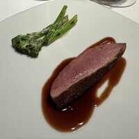 レフェルヴェソンス - 七谷鴨胸肉を檜原村のミズナラで焼いて ※ 最高の火入れ！