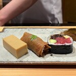 鮨 つぼみ - 太巻き（鮪、干瓢、胡瓜など）
      お稲荷さん
      たまご
      締めはいつもの3種盛り！