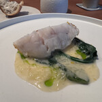 しろ - 見事なレア仕上げの甘鯛、鱗はパリッパリです！文旦の酸味と苦味でさっぱりとした後味。美味し〜