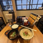 老虎苑 - 今日はカウンター満席で贅沢にもテーブルでいただきました♪