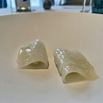 エスキス - [静寂] 白いプレートの上に光り照る二体のアオリイカ