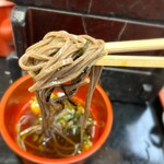 東京庵 - 蕎麦はかなり黒いです
甘めのツユにどっぷりつけて頂きます