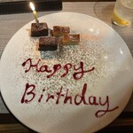 和フレンチバル村塾 屋根裏 別邸 - 誕生日ﾌﾟﾚｰﾄ  花火とロウソクだったそうですが、花火は辞退したと笑