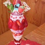 カフェ・ド・リオン パレット - 【2025.03】練乳いちごプレミアムモンブラン仕立て(税込2,838円)