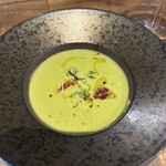 Carpe Diem - ビーツのニョッキとグリンピースのスープ。見た目によし。私はもう少しクリーミーな方が好みかも