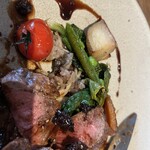 Carpe Diem - 黒マイリゾットが下からちらり。ポートワインのソースと絡んでまたうまし。お野菜も下から下からモリモリでてくるー！