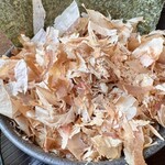 ニボシの恵 - こぼれ花かつお飯