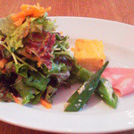 トラットリア ポルチェリーノ - 前菜　サラダもおいしいし、オクラがピリ辛でいいアクセントでした