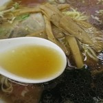 大勝軒 - ラーメンのスープ