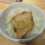 北大塚ラーメン - ランチサービスライスに叉焼ON！