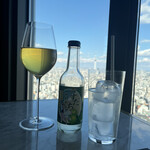 広東料理 センス - 着席してまず眺望にうっとり　（ワイングラスの中身は高級なお茶）