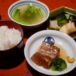 長崎卓袱浜勝 - ごはん、豚の角煮、スープ、香の物