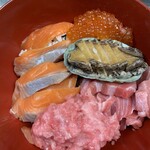 塩釜仲卸市場 マイ海鮮丼コーナー - 