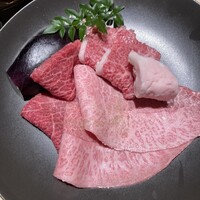 焼肉料理 牛吉日和 - 