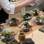 好し智 - 季節のサラダ（鮃、ホタルイカ、クリームチーズ、苺等）