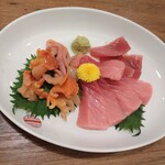 魚眞 - 赤貝とマグロのお刺身