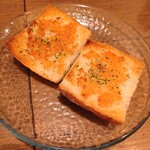 魚眞 - ガーリックトースト