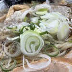 中華そば 雲ノ糸 - 『煮干し中華(太麺こってり)』のねぎ