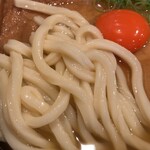 手造りうどん 楽々 - 麺は弾力がありモチモチしています　　旨い◎